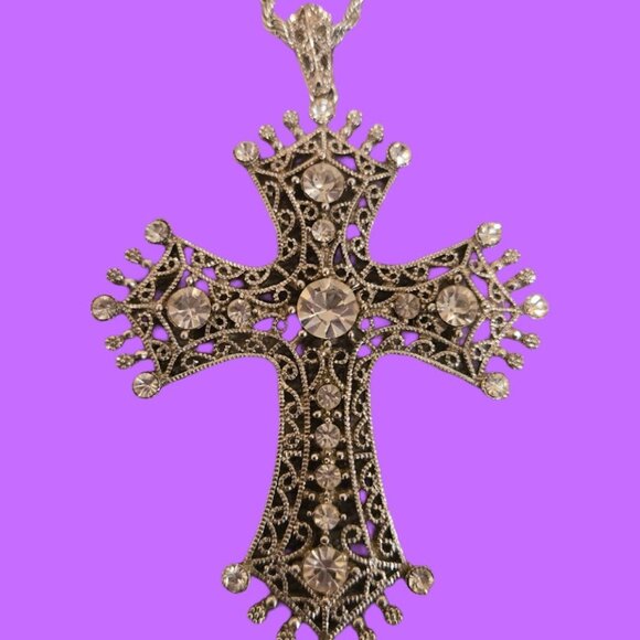 VINTAGE LARGE SILVER CROSS ON 20 INCH CHAIN. ~ - Picture 2 of 6